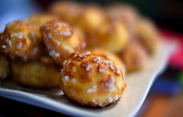 CHOUQUETTES