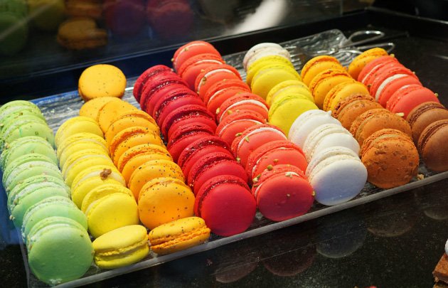 MACARONS - شیرینی‌های پاریس