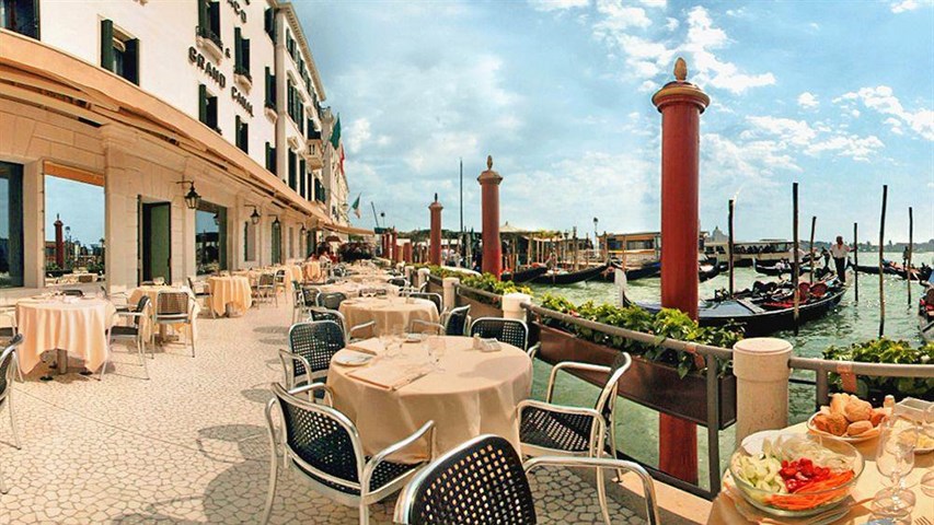 Hotel Monaco & Grand Canal
