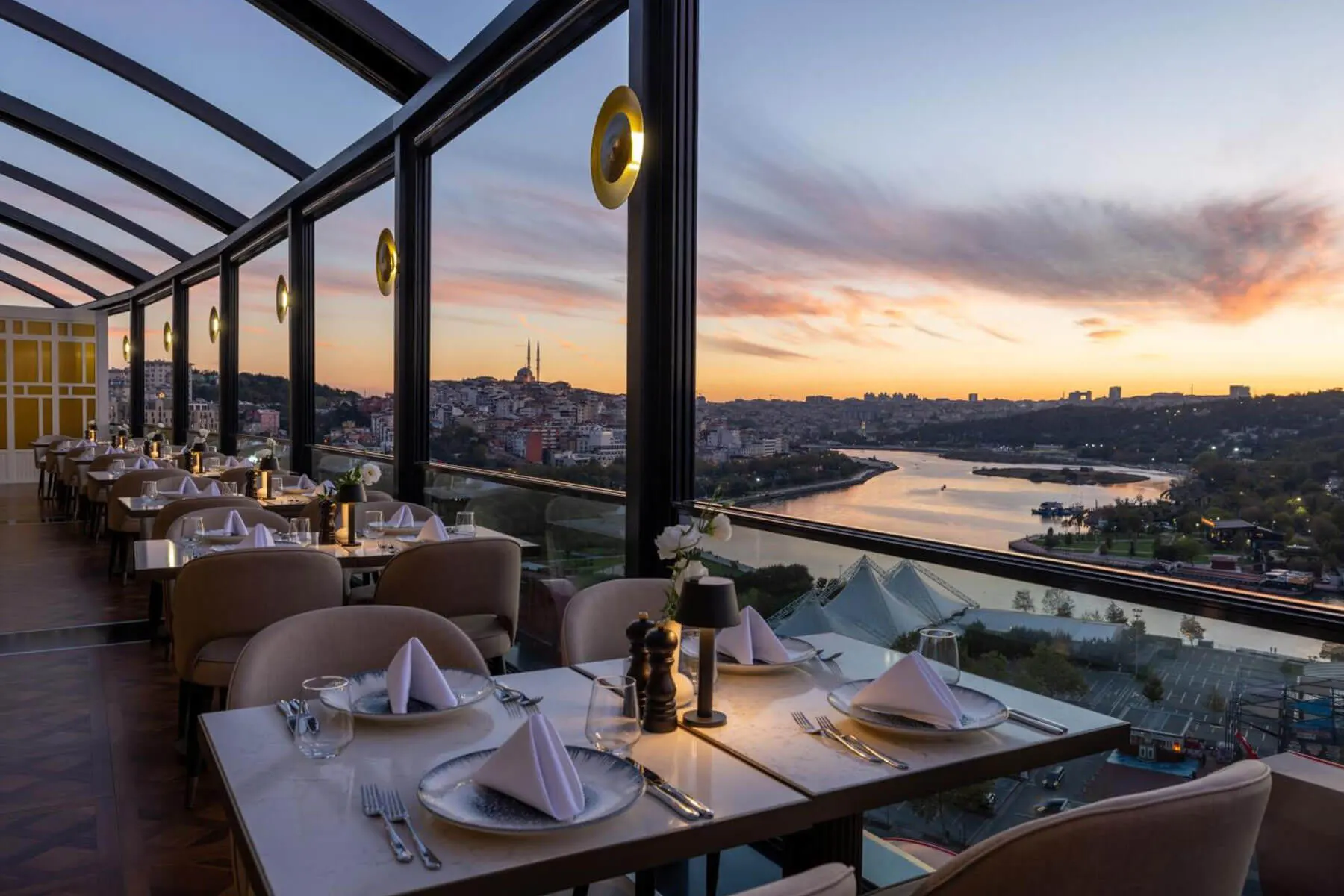 بهترین هتل های 5 ستاره استانبول در میدان تقسیم
