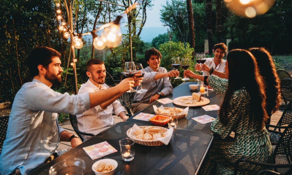 2- آداب غذا خوردن را بفهمید