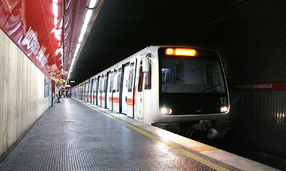 6- مراقب کلاهبردارها و جیب‌برها باشید