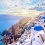 تفاوت سانتورینی و میکونوس؛ کدام برای شما مناسب‌تر است؟