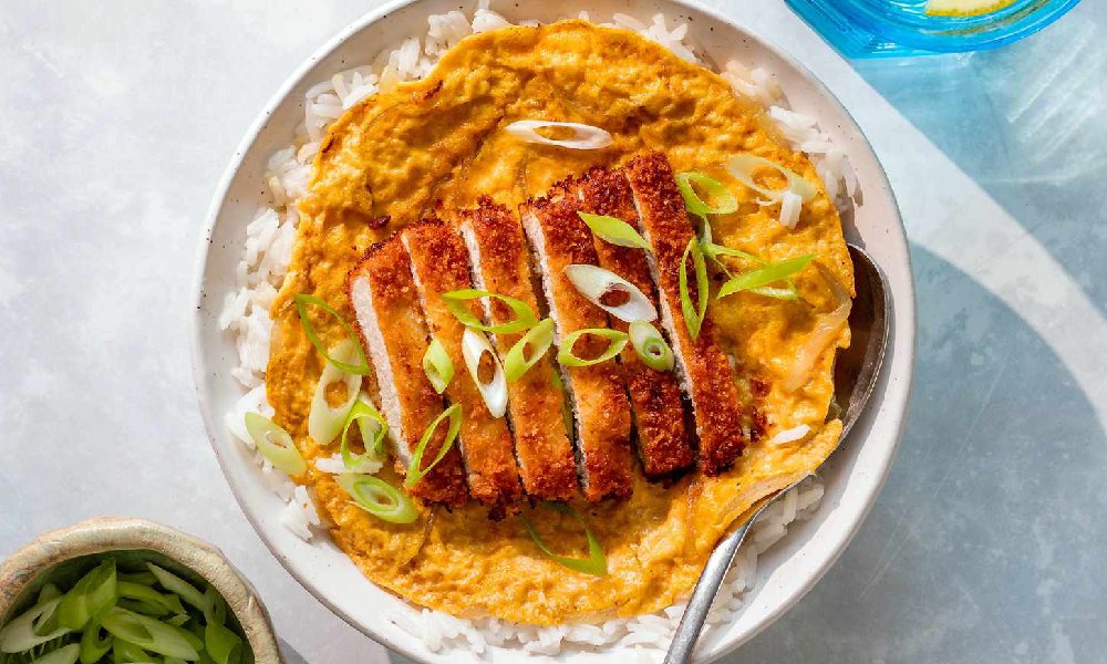 کاتسو دون (Katsudon)؛ گرمای آرام‌بخش یک کاسه نودل