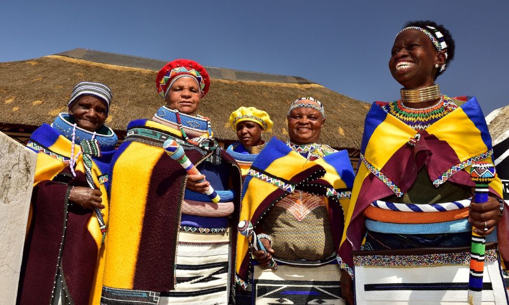 لباسهای سنتی و مهرهدوزی هنرمندانه