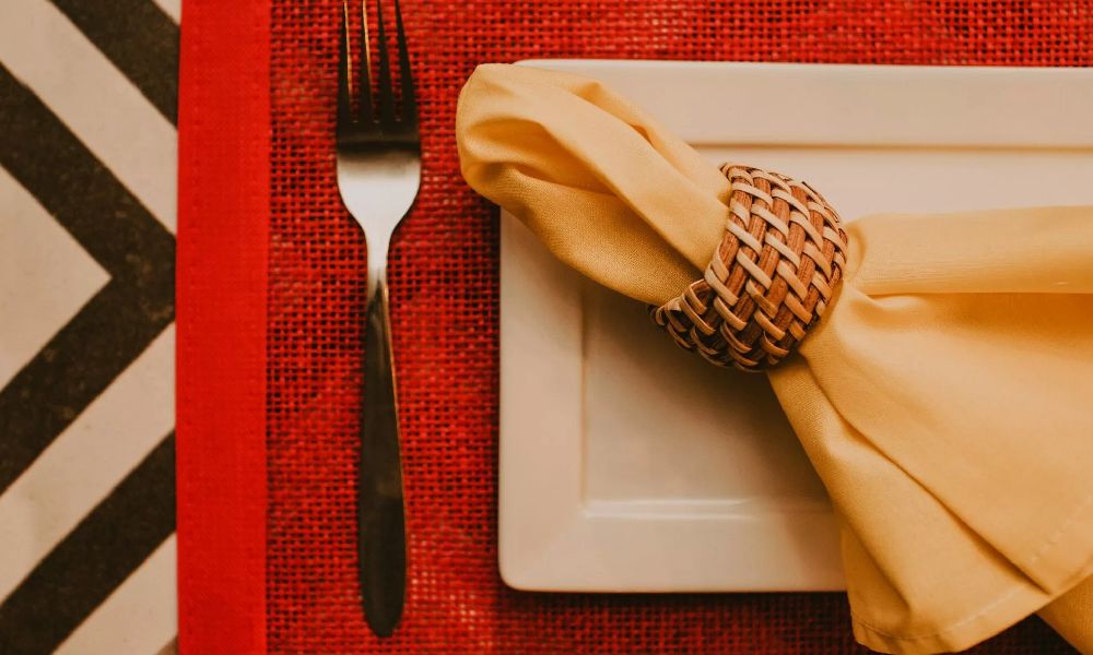 6- بیتوجهی به آداب رستورانها و فرهنگ غذایی