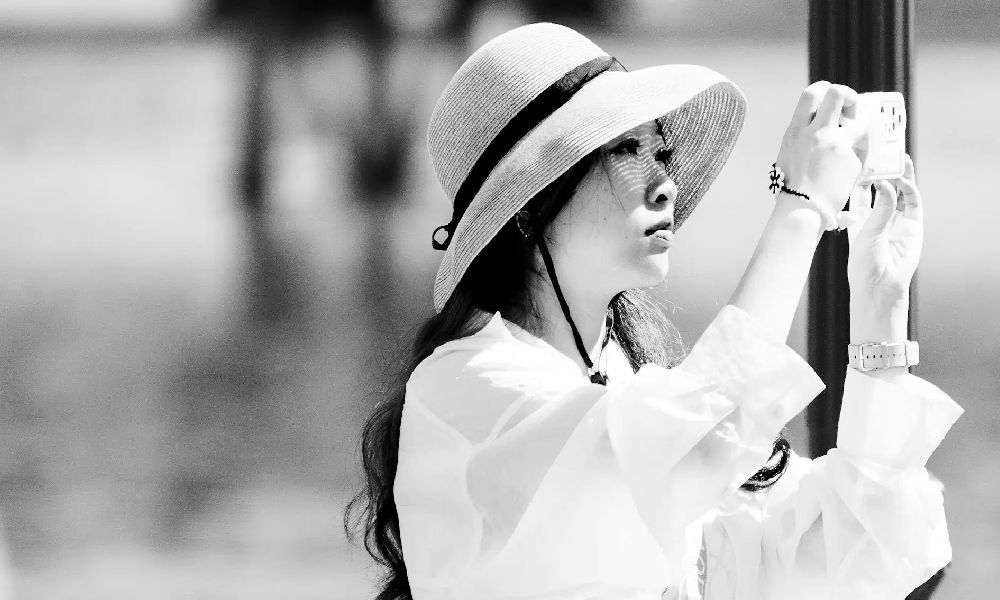 2- غرق شدن در گرفتن عکس و از دست دادن لحظهها