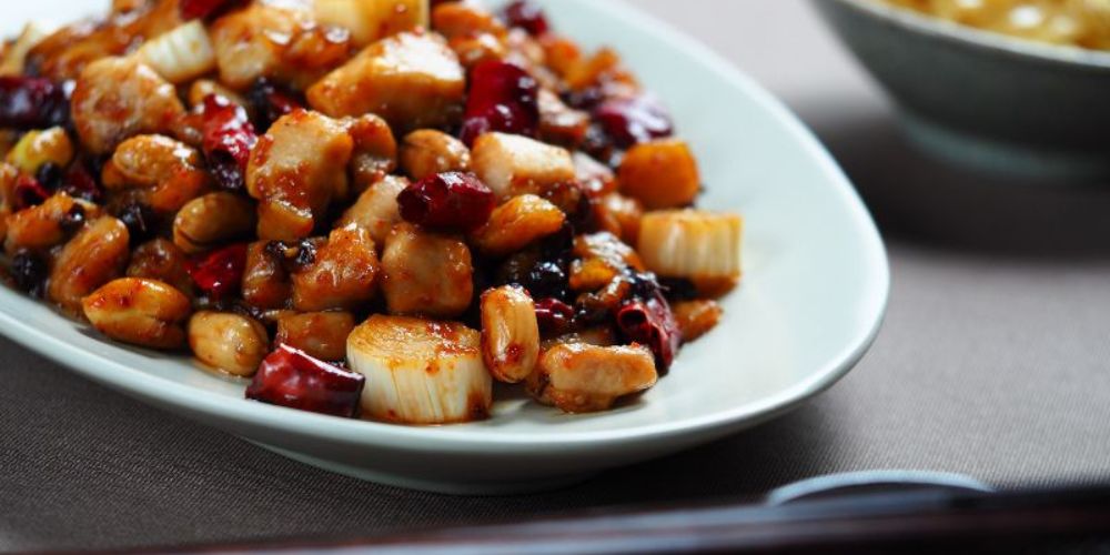 غذای چینی را در سفر با ققنوس با جان و دل بچشید