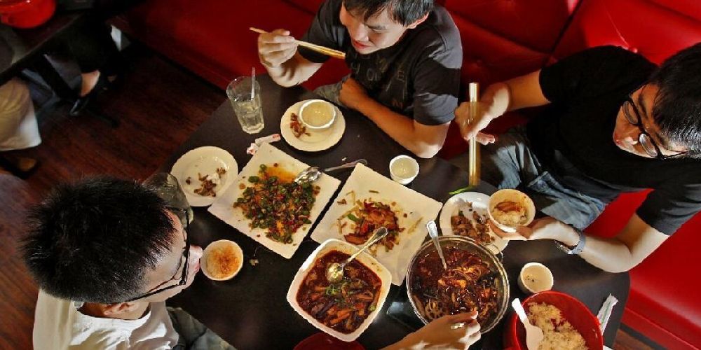 غذای چینی را در سفر با ققنوس با جان و دل بچشید