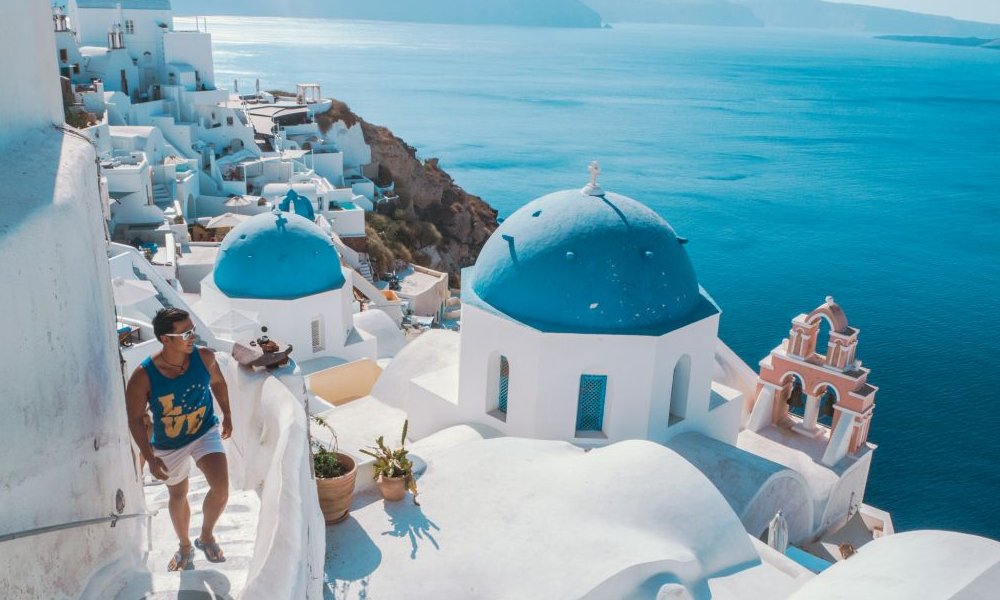 تفاوت سانتورینی و میکونوس؛ زیباییشناسی و حالوهوا