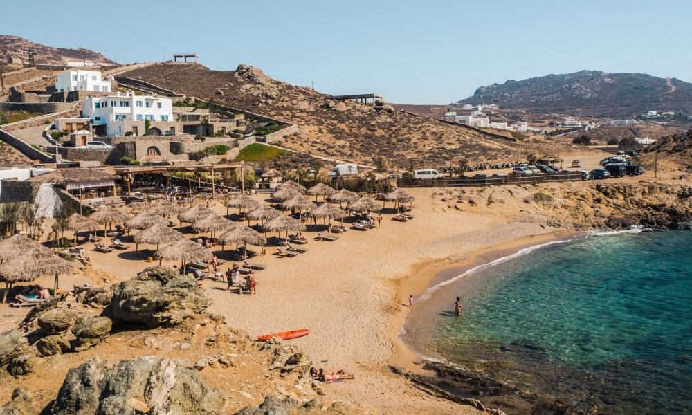 تفاوت سانتورینی و میکونوس؛ کدام گرانتر است؟