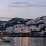 تفاوت سانتورینی و میکونوس؛ کدام برای شما مناسب‌تر است؟